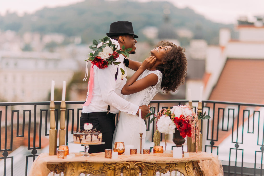 13 Afro Bridal Hairstyles For a Beach Wedding